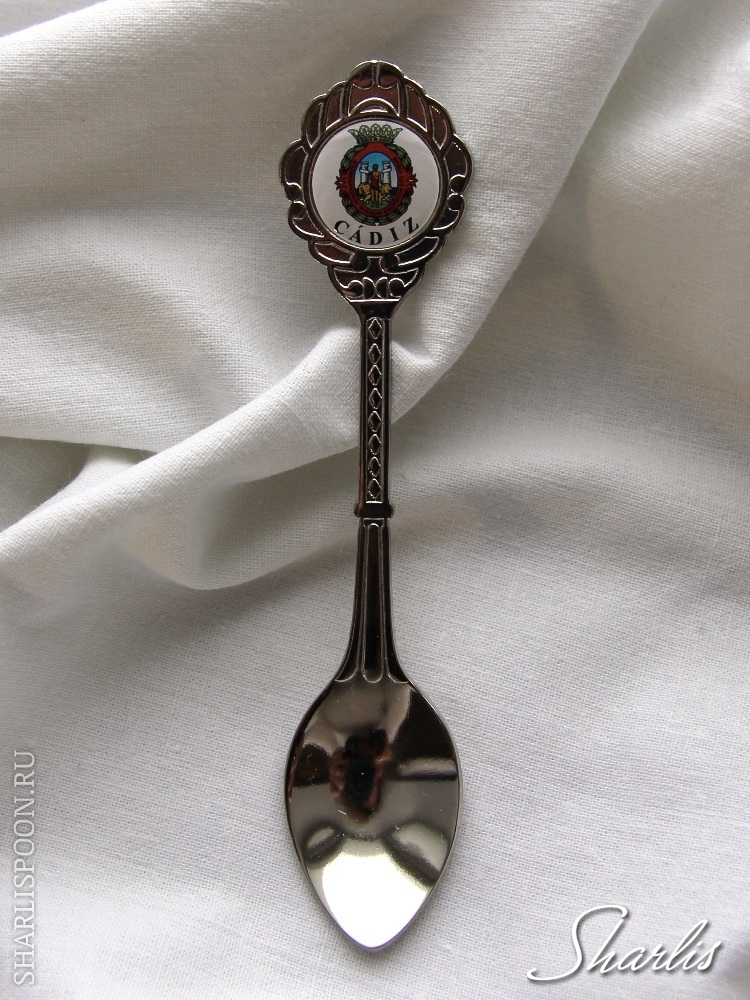 <b>Souvenir spoon with the image of the coat of arms of the city of Cadiz.</b><br />
 (Click to enlarge image)